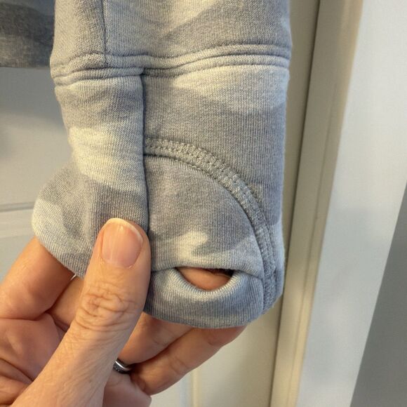 ATHLETA GIRL COZY CROSS YOUR FINGERS SWEATSHIRT LIGHT BLUE GRAY CAMO SIZE XL/ 14 - Picture 4 of 6